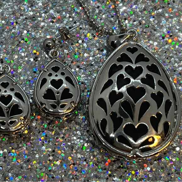 Silver-Tone Teardrop Obsidian Stone Encased Crystal Pendant & Matching Earrings - Picture 4 of 9